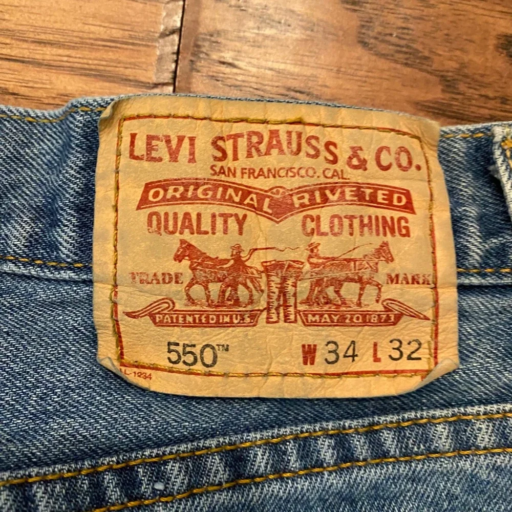 Levis 550 Relaxed Fit Jeans Mens 34x32 Medium Wash Blue Tapered Leg Denim